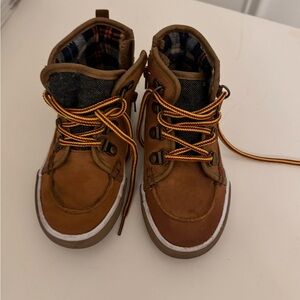 Boys brown boots size 9